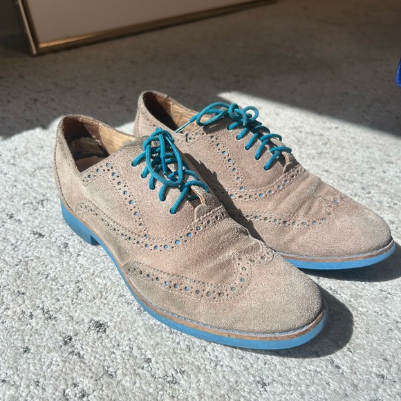 Cole Haan 8 GUC some wear Tan and Blue Oxford Shoes with Brogue Detailing - Picture 3 of 10